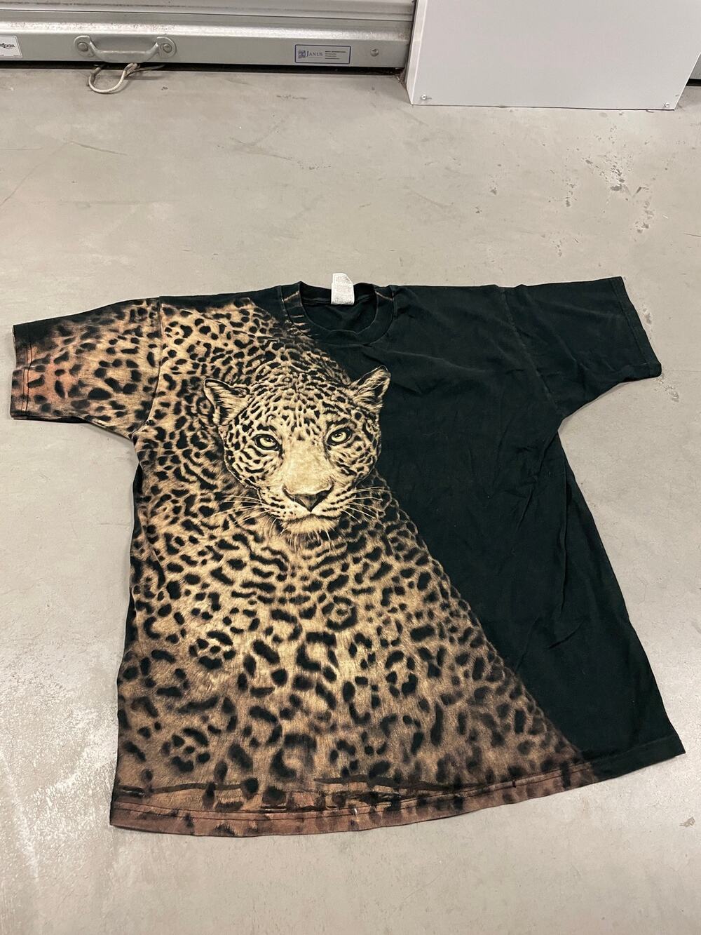 Vintage 90s cheetah all over print t-shirt